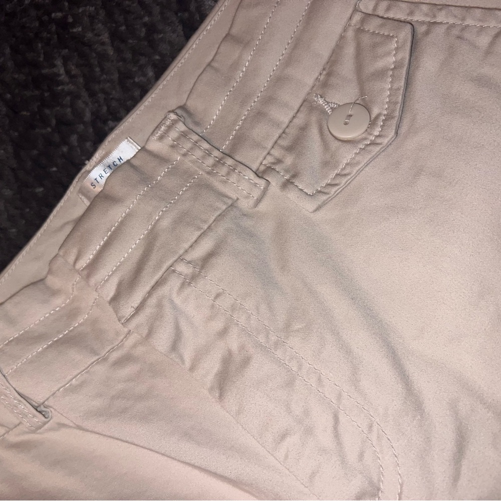 Women’s Old Navy Light Tan Stretch Capri Pants - Picture 4 of 7